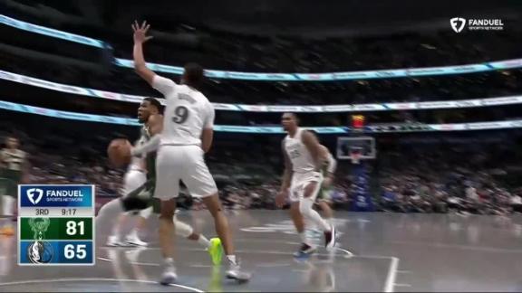 Giannis Antetokounmpo skies for big flush