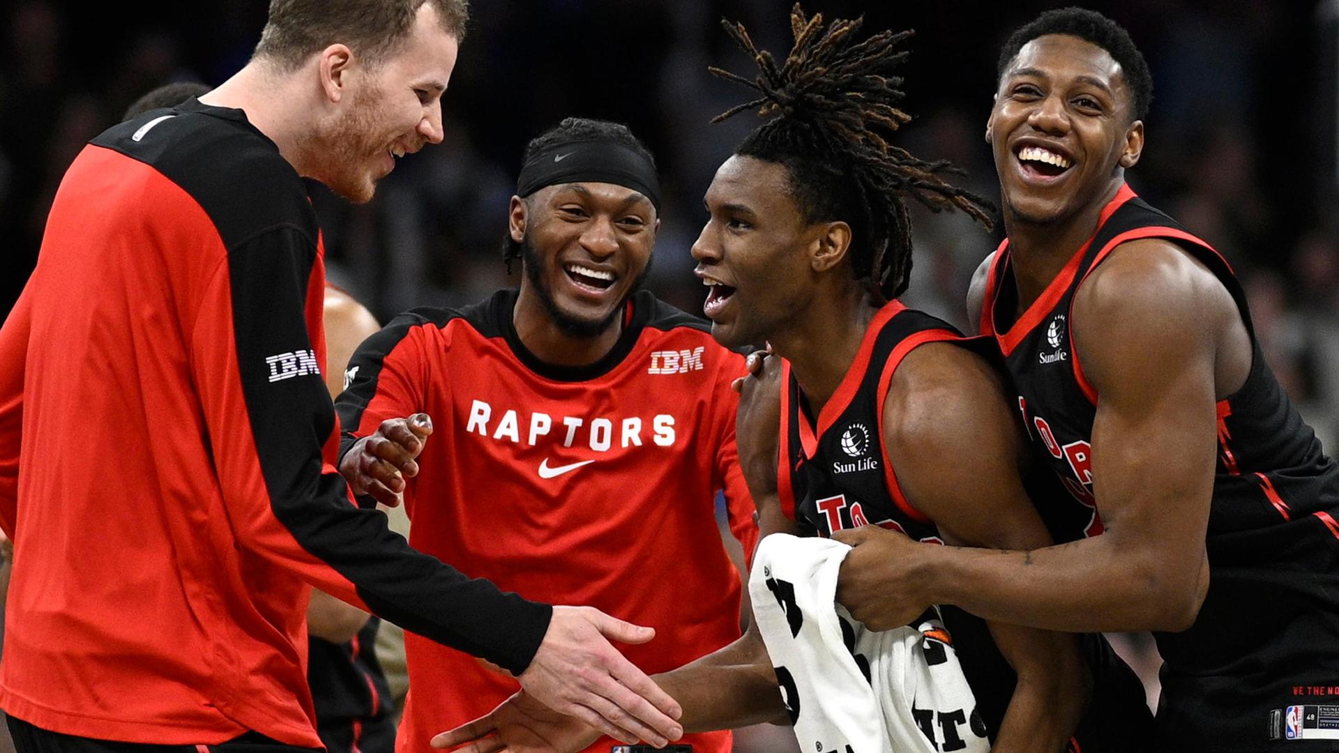 Rookie Ja'Kobe Walter sinks a go-ahead 3-pointer with less than a second to go to give the Raptors a dramatic win over the Magic.