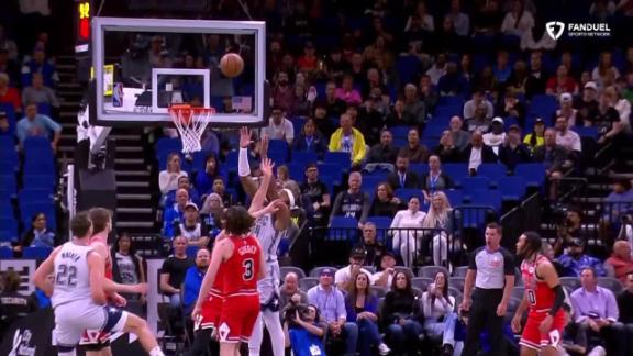 Wendell Carter Jr. skies for thunderous alley-oop slam vs. Chicago Bulls