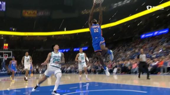 Cason Wallace rocks the rim with powerful flush