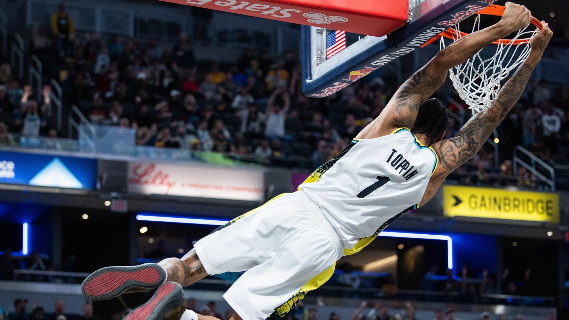 Tyrese Haliburton gives the crowd what they want with a flashy alley-oop in transition to Obi Toppin.