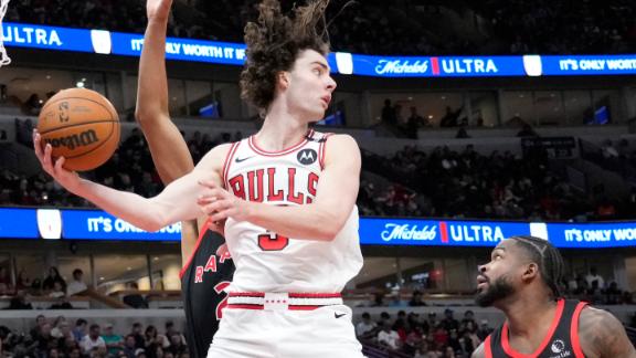 Josh Giddey gets his triple-double in the Bulls' win over the Trail Blazers with this outlet pass to Coby White.