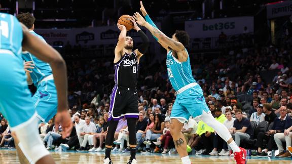 Zach LaVine splashes a contested pull-up 3 for the Kings vs. the Hornets.