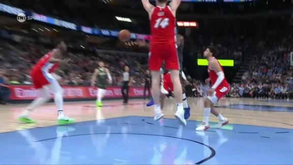 Rudy Gobert throws down powerful jam vs. Memphis Grizzlies