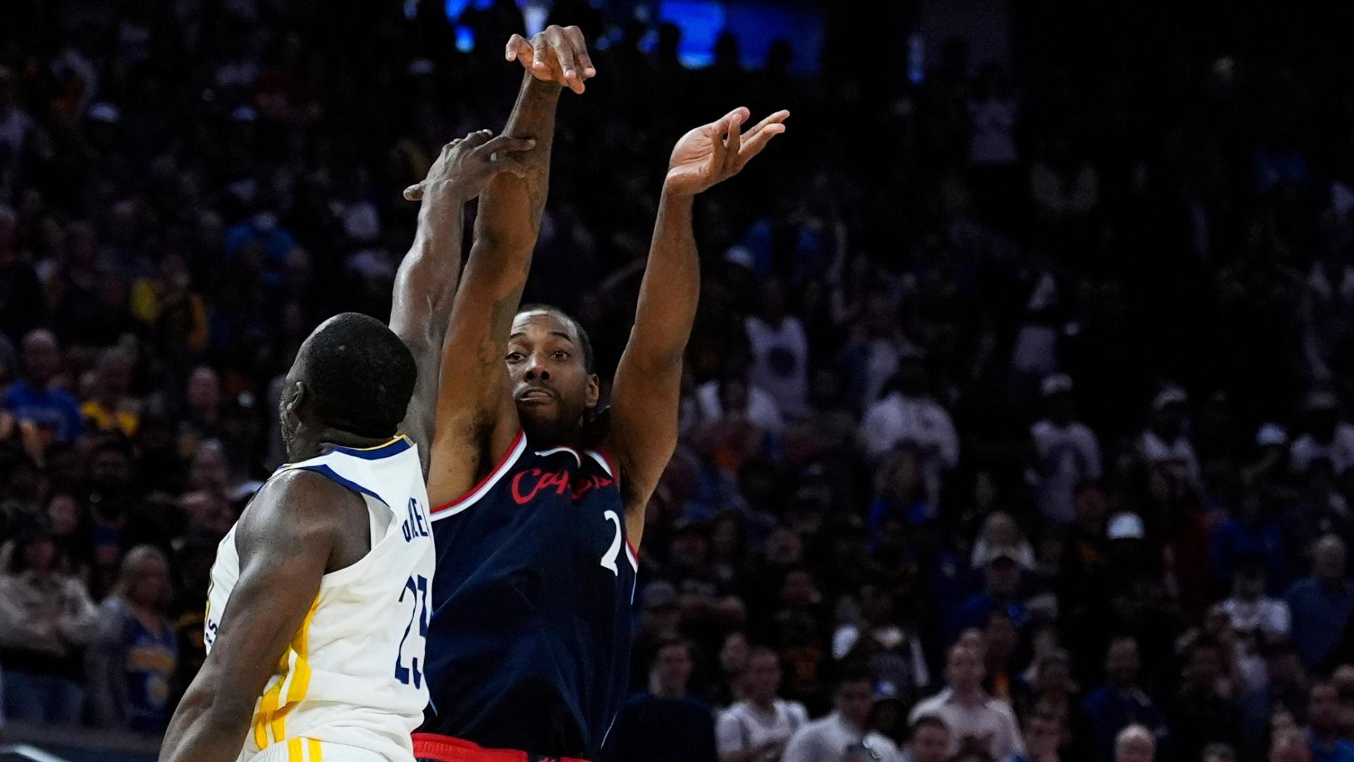 Kawhi Leonard misses a potential winning shot at the buzzer, sending the Clippers to overtime against the Warriors.