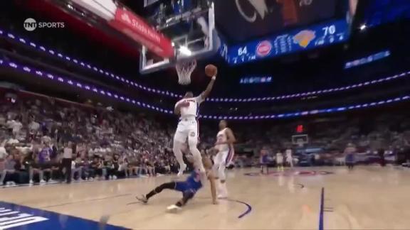 Ausar Thompson gets the steal and sees his shoe go flying into the crowd after completing the and-1.