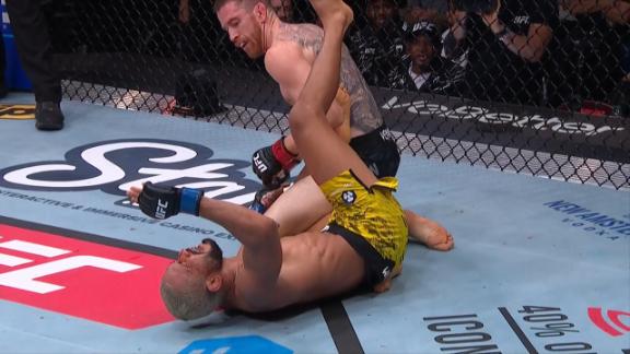 Sandhagen claims TKO win after Figueiredo taps out with injury