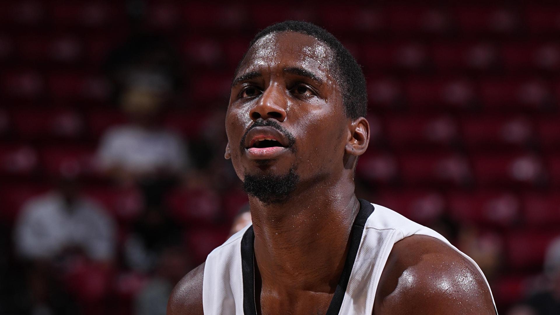 David Jones-Garcia scores 23 points as the Spurs top the Pistons.