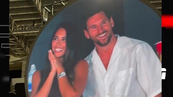 Lionel Messi and wife caught on Coldplay kiss cam - ESPN