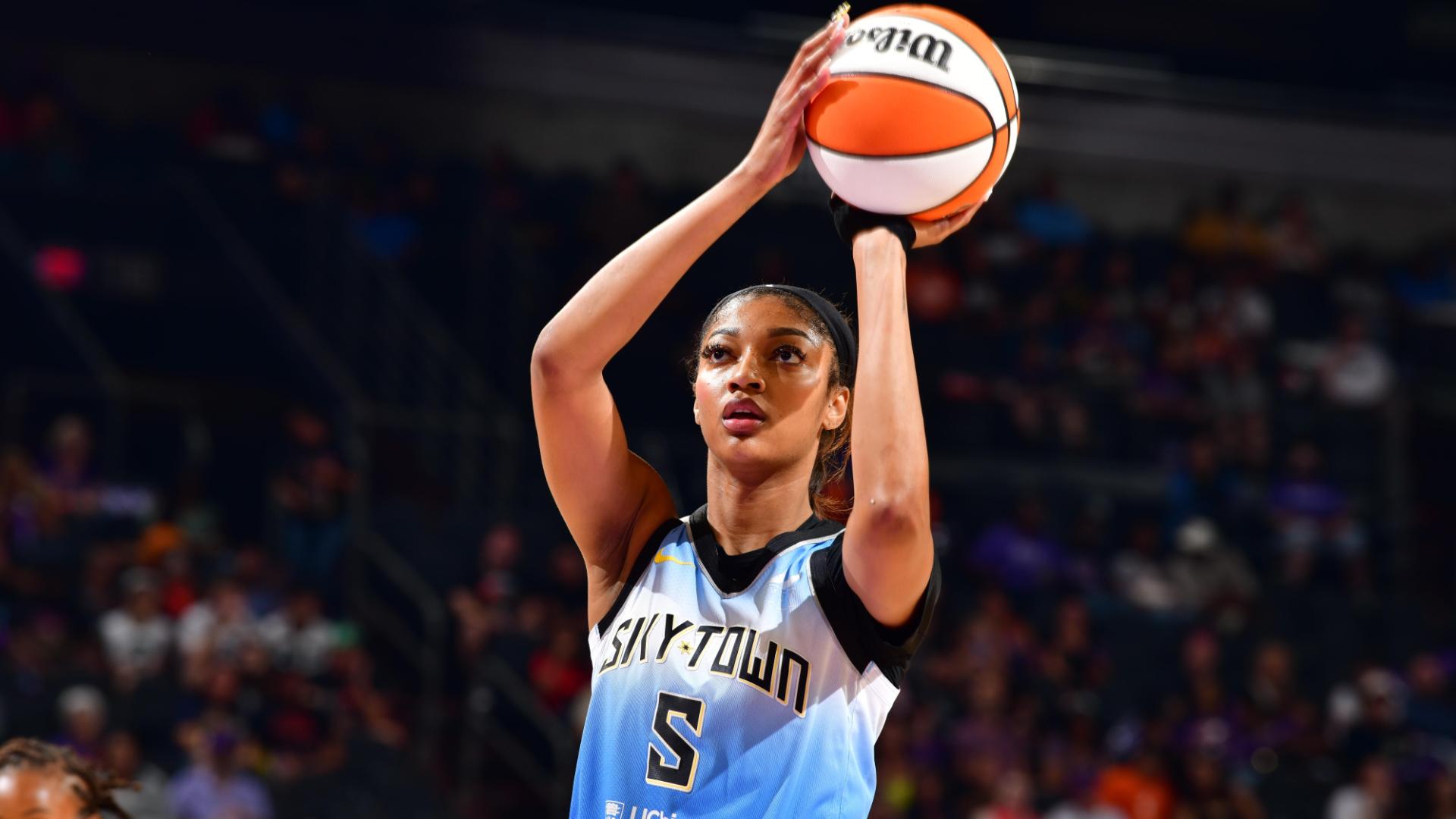 Angel Reese finishes with 15 points and 20 rebounds in the Sky's 83-79 loss to the Mercury.