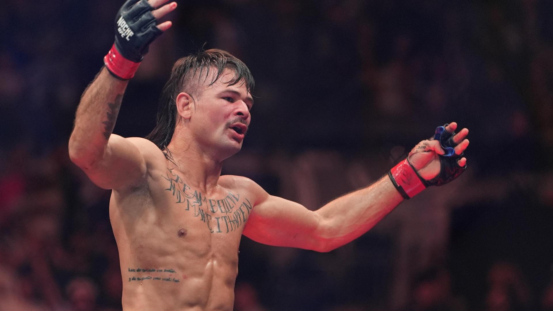 Diego Lopes uses huge spinning back elbow to KO Jean Silva