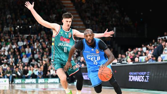 Milton Doyle leads new side Melbourne United over his old squad the Tasmania JackJumpers with 22 points.