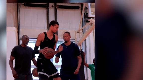 Wemby works out with Olajuwon in offseason workout