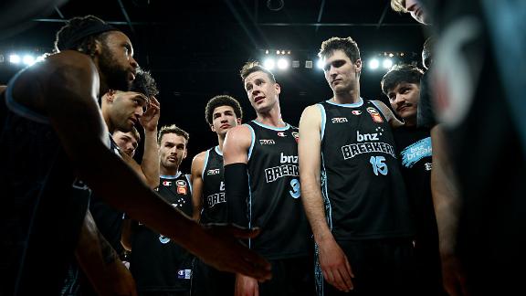 New Zealand's powerful performance sends Illawarra Hawks tumbling to the bottom of the ladder,