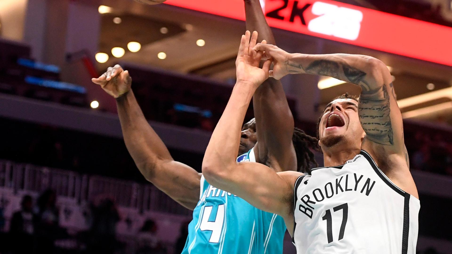 Off the big-time block, Moussa Diabate goes coast-to-coast for a wide-open dunk.