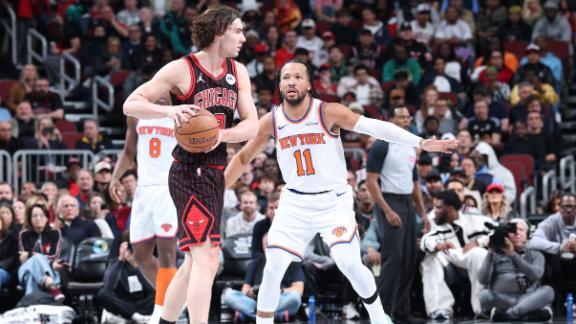 Josh Giddey produces one of the best games of his NBA career, posting a career-high 32 points, 10 rebounds and 9 assists in Chicago's NBA Cup win.