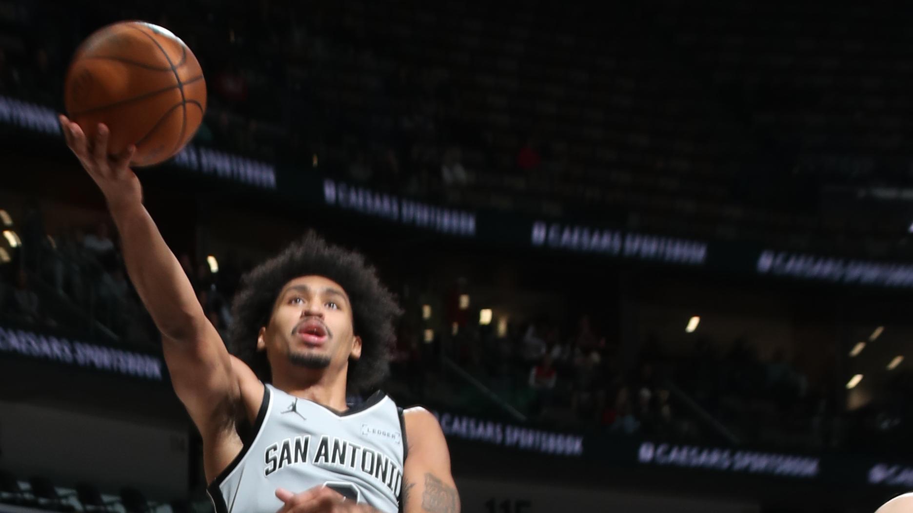 Dylan Harper makes clutch go-ahead layup as Spurs hang on for win