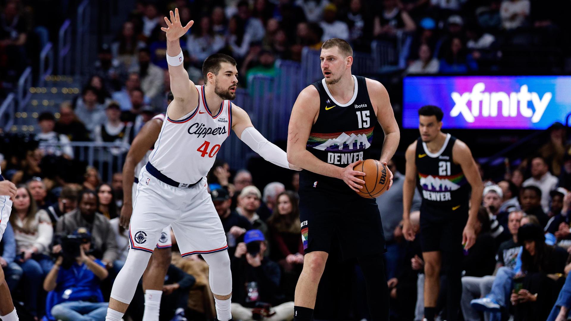 Nikola Jokic's behind-the-back pass leads to a Peyton Watson dunk.