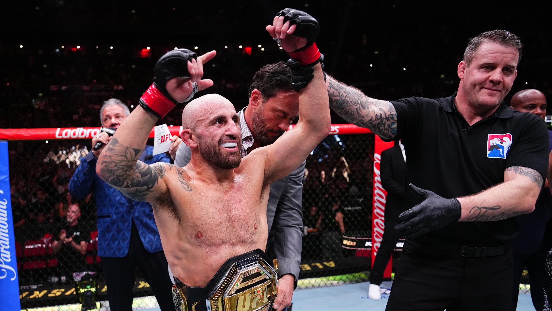 Alexander Volkanovski retains UFC Featherweight title