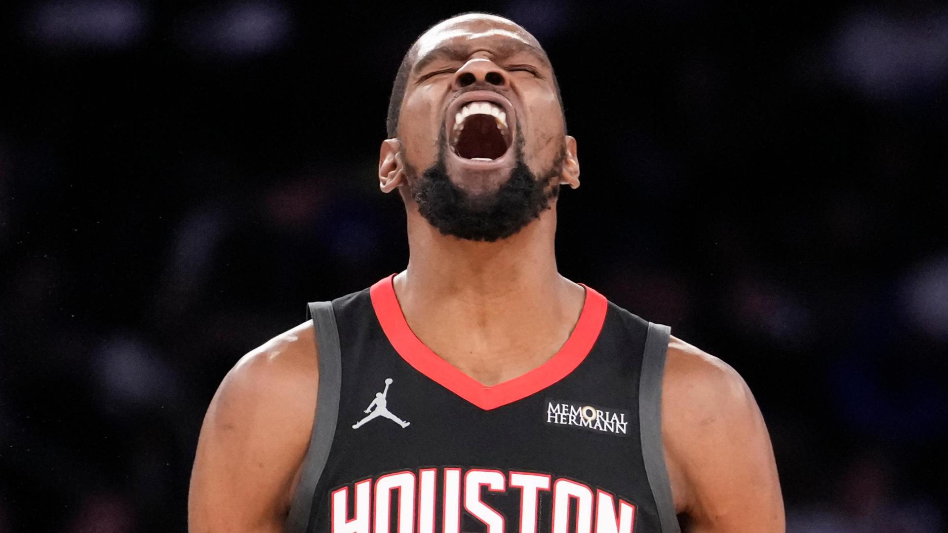 Kevin Durant attempts a difficult 3-pointer for the Rockets that's off the mark and secures a Knicks win.