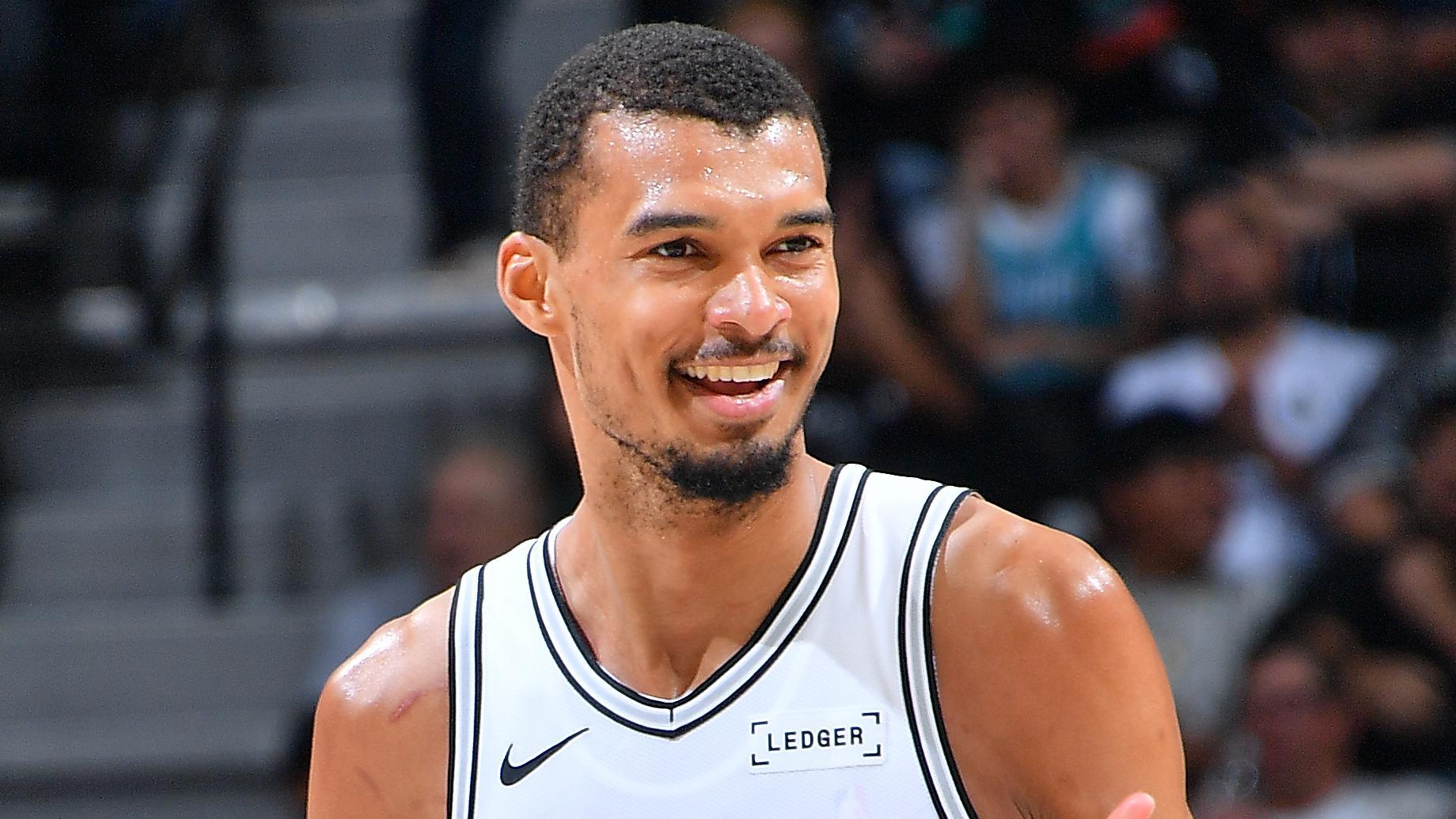 Spurs take care of the Hornets at home