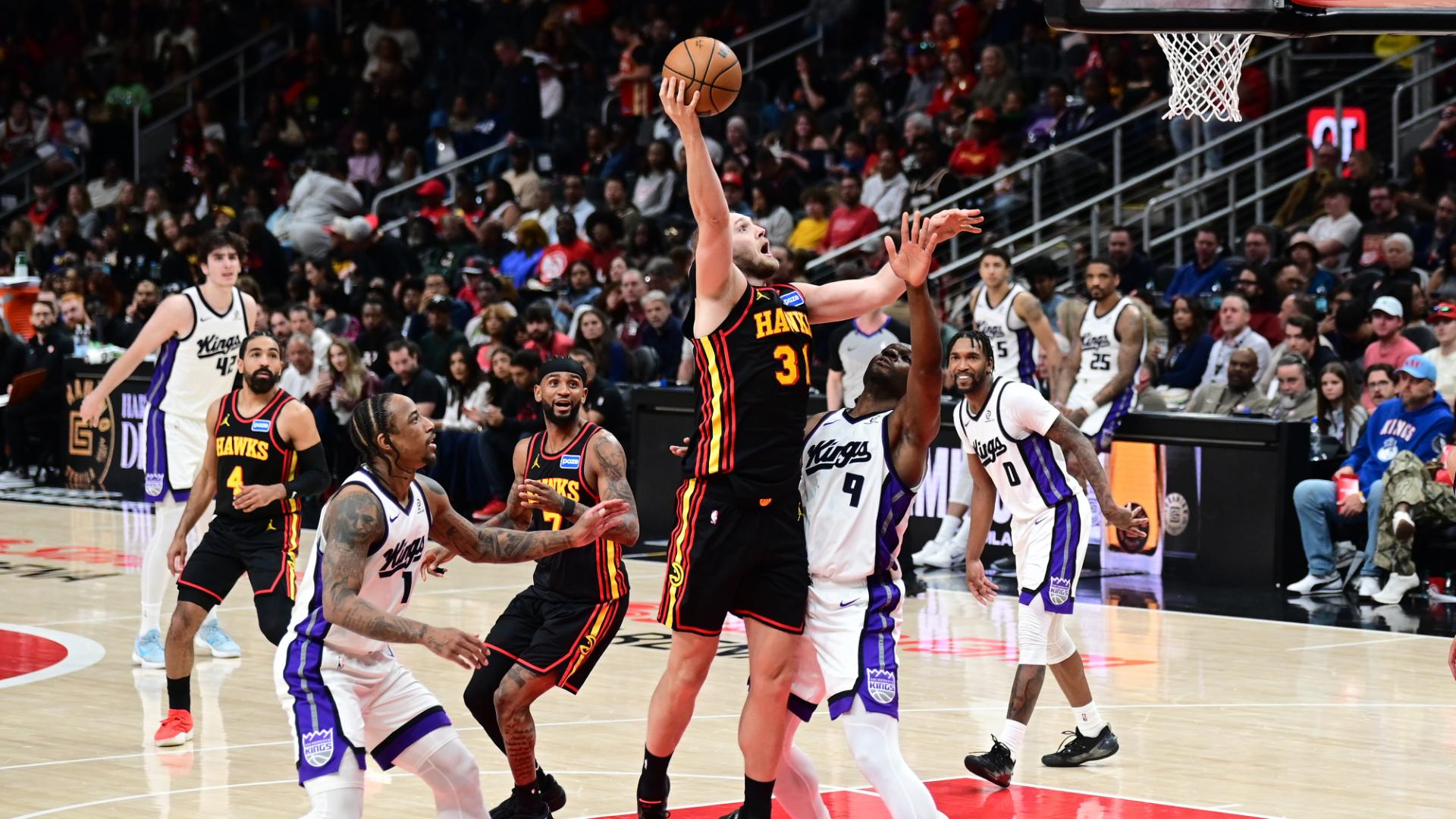 Jock Landale comes up huge for the Hawks with 19 points and 13 rebounds in Atlanta's win over Sacramento.