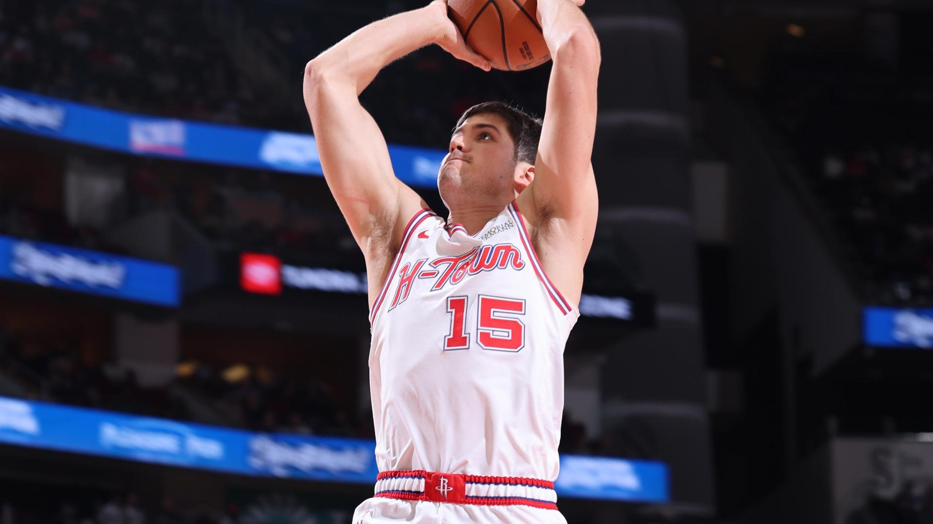 Reed Sheppard gets it done on both sides of the ball