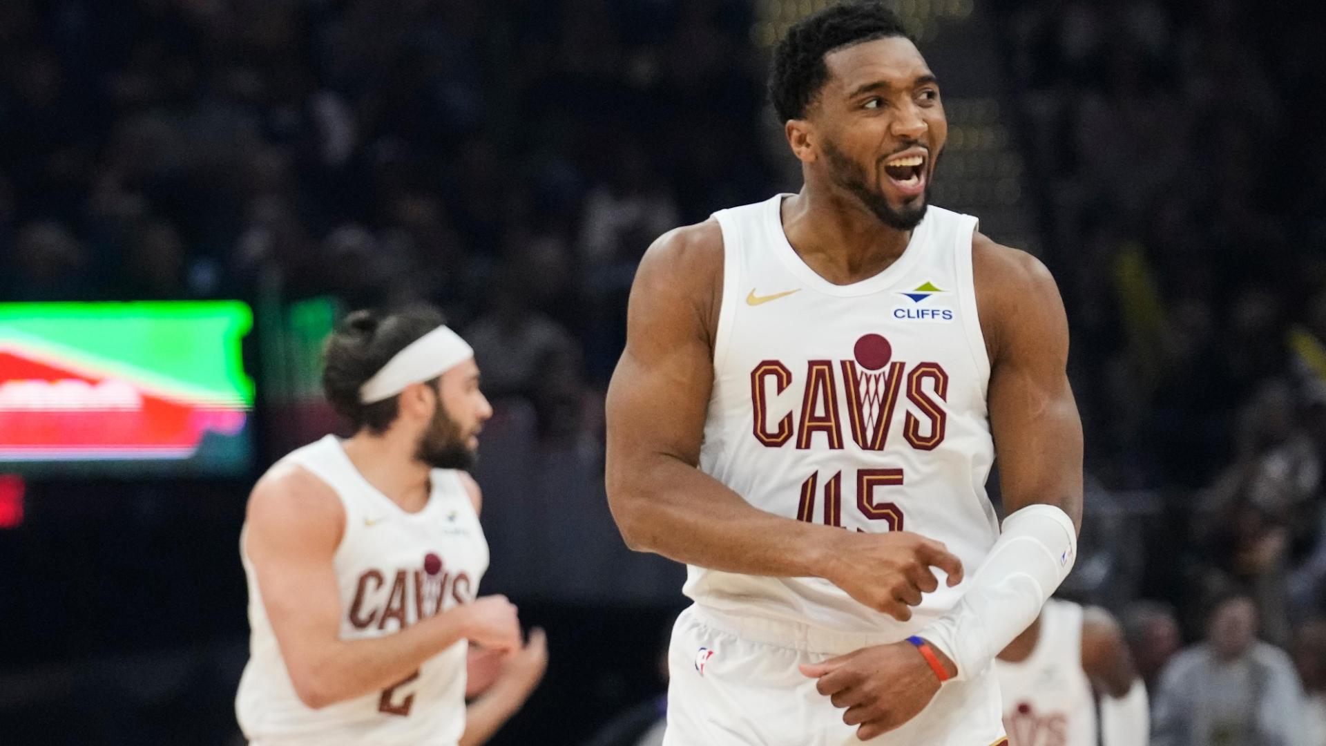 Donovan Mitchell gets the crowd fired up after nasty 3