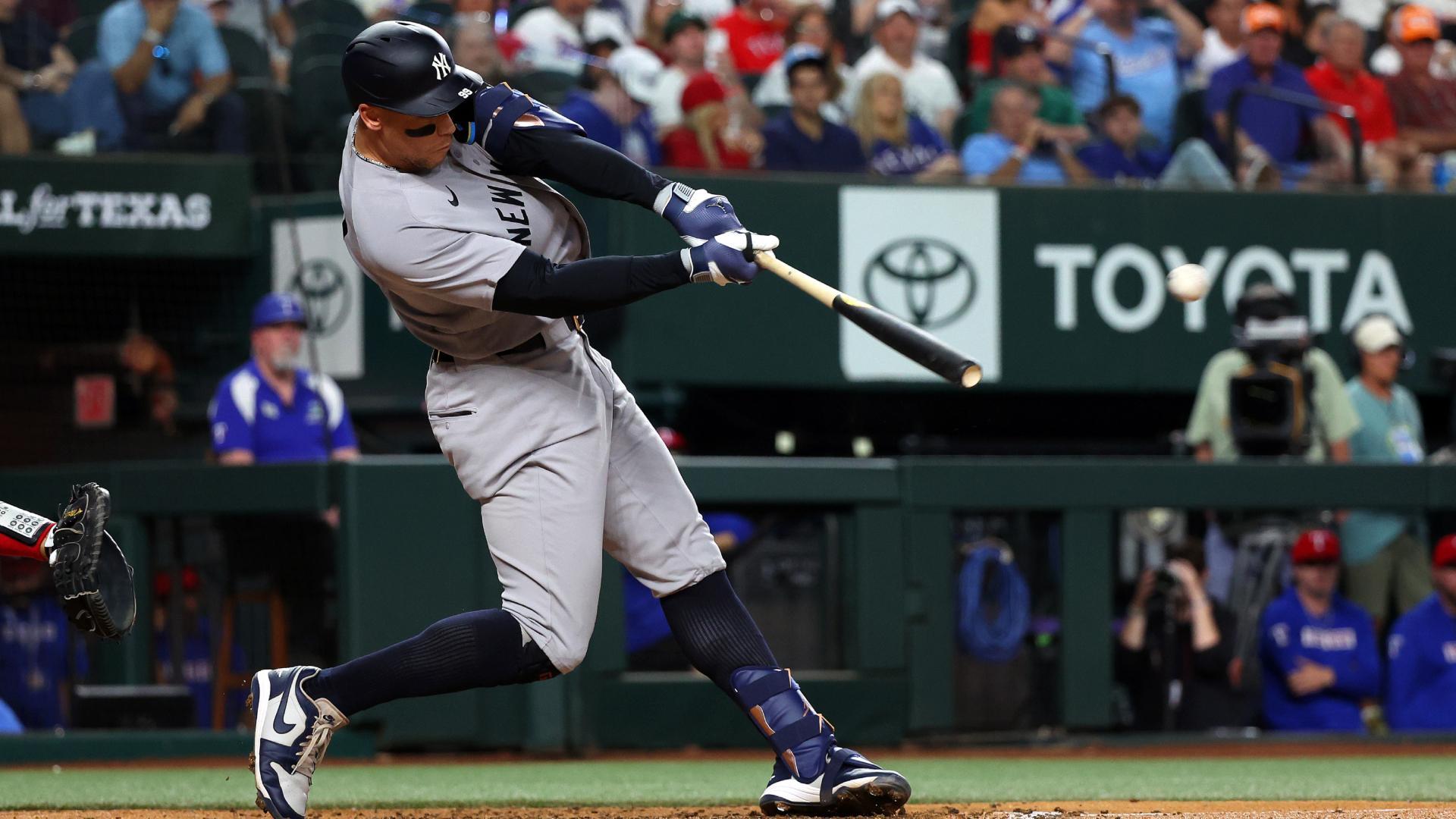 Aaron Judge conectó su jonrón número 11 de la temporada, la mayor cantidad en su carrera antes del mes de mayo y las Yankees se van al frente 3-0 ante Rangers en la tercera entrada. 