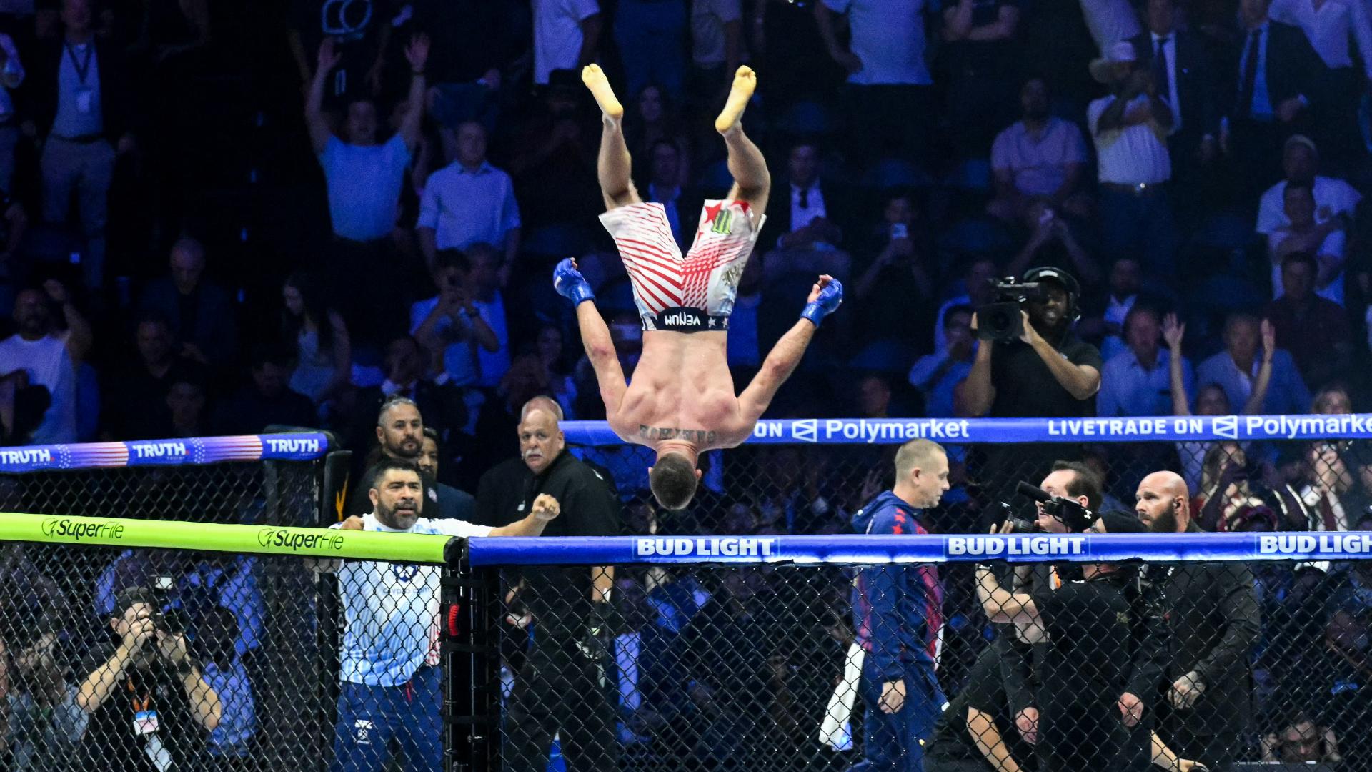 Gaethje upsets Topuria to claim UFC lightweight championship