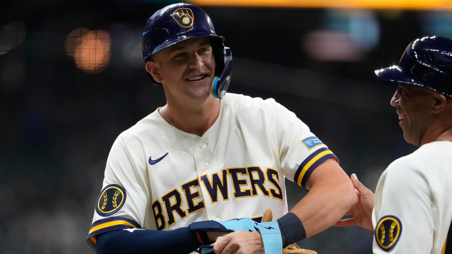 Cooper Pratt rips his first MLB hit for Brewers