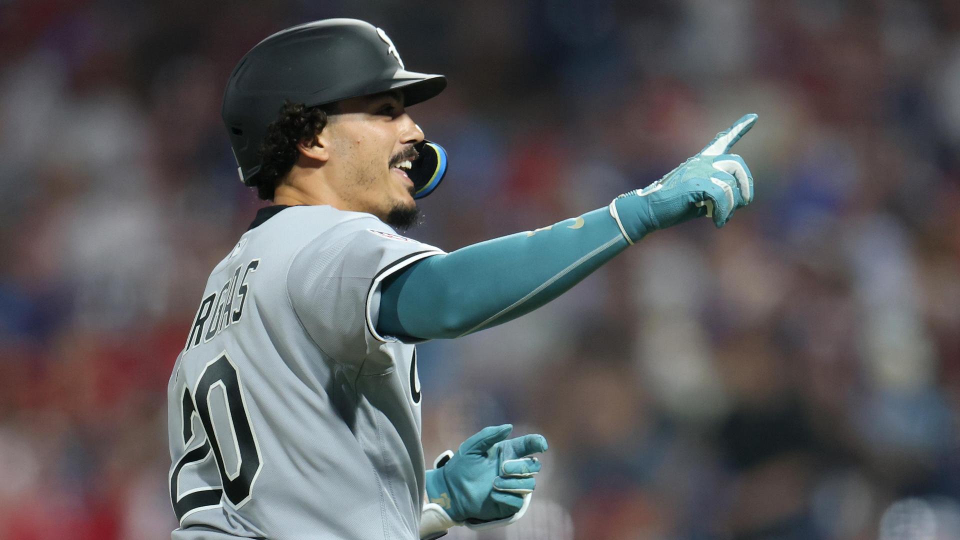 Miguel Vargas goes yard for the AL