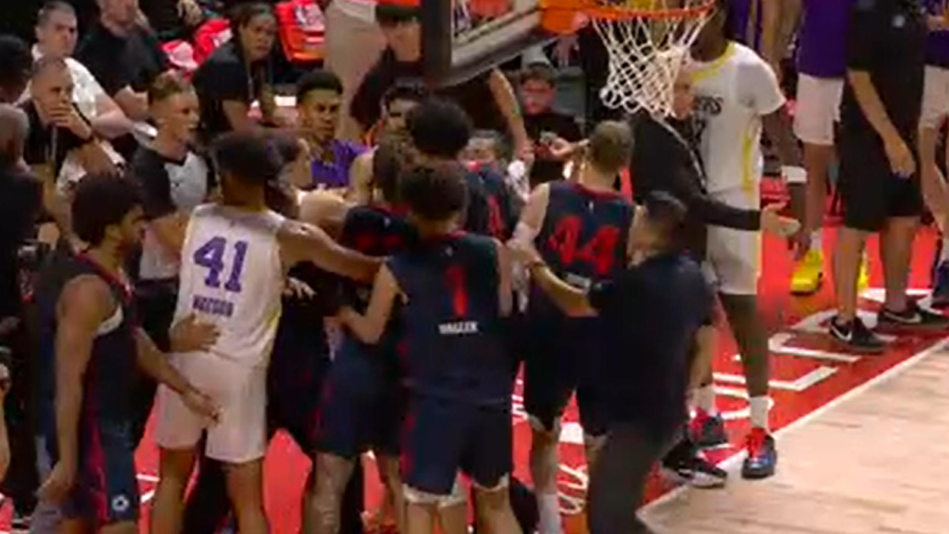Scuffle breaks out between Clippers, Lakers after flagrant foul