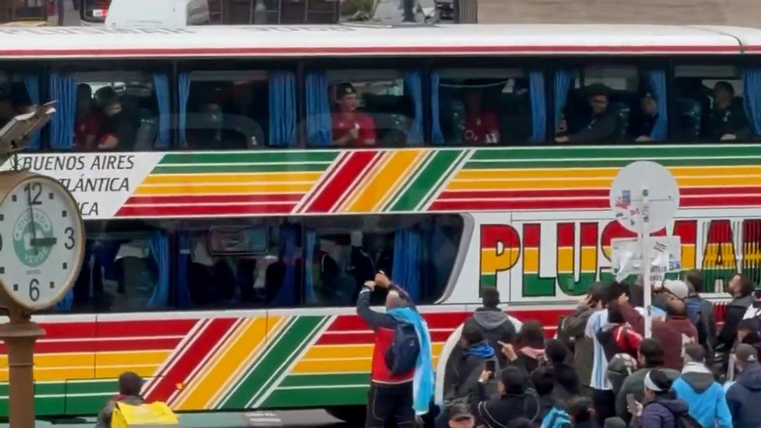 England Rugby team gestures to fans in Argentina ahead of WC semifinal
