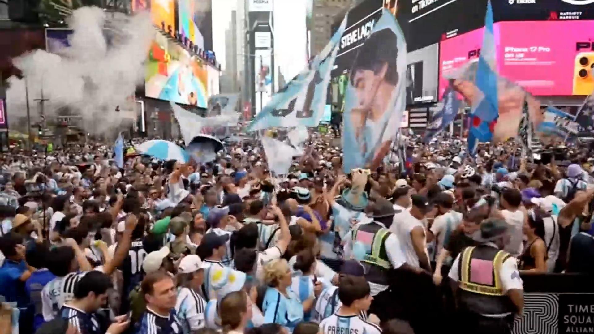 Argentina fans take over Times Square ahead of World Cup final
