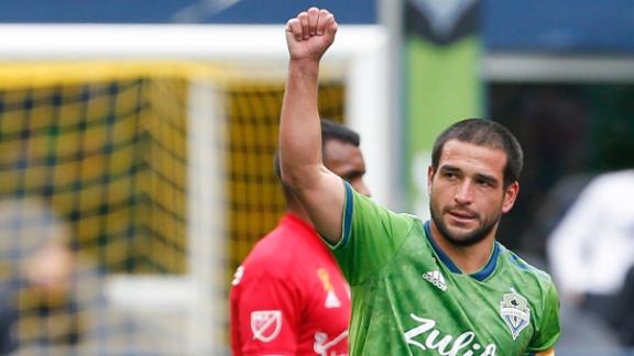 Lodeiro lifts Sounders to victory vs. Reds Bulls
