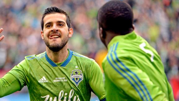 Rodriguez splits 2 defenders to score Seattle's second