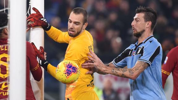 Stunning howler costs Roma a win vs. Lazio
