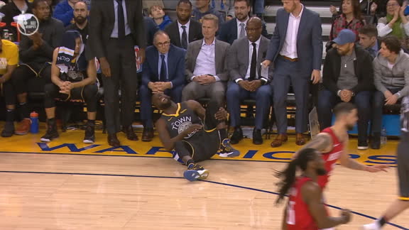 Draymond Green leaves game in apparent pain