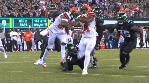 Chubb sprints up the middle for a TD