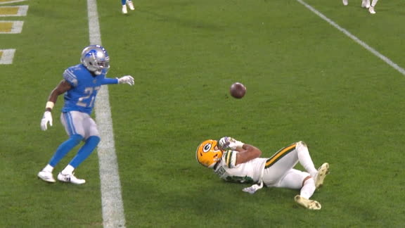 Rodgers' pass goes off Shepherd's helmet, Lions intercept it