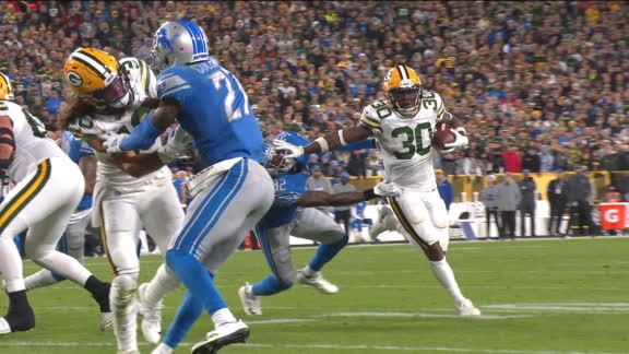 Williams stiff-arms defender on way to TD