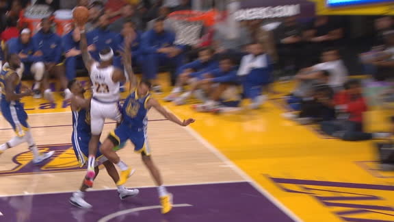 LeBron delivers ridiculous no-look pass to Green for 3