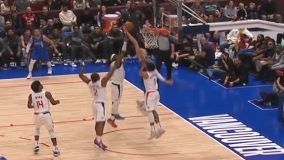 Porzingis throws down nice putback jam