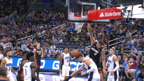 Leonard rises up for slam on Vucevic