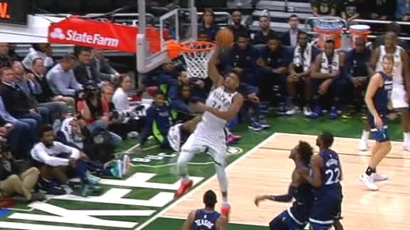 Antetokounmpo blows by defender for easy slam in the lane