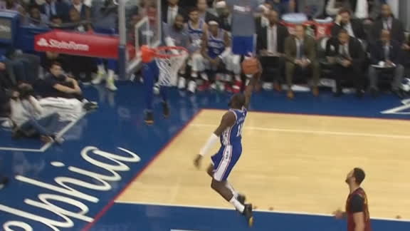 Ennis throws down monstrous slam