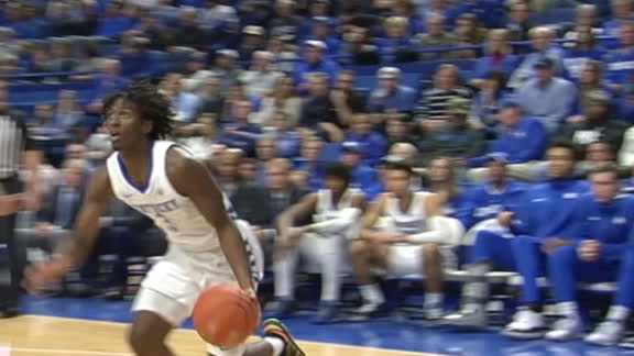 Maxey cruises baseline for up-and-under layup