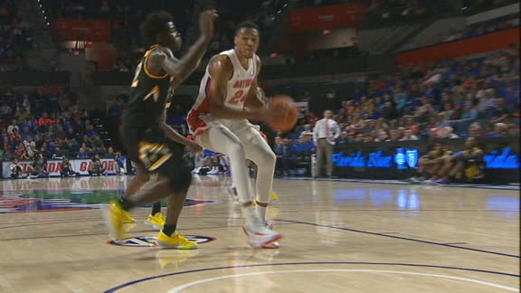 Blackshear cuts into lane for Florida bucket