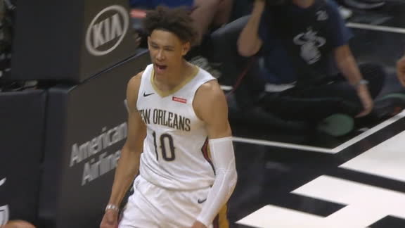 Jaxson Hayes throws down a thunderous one-handed jam